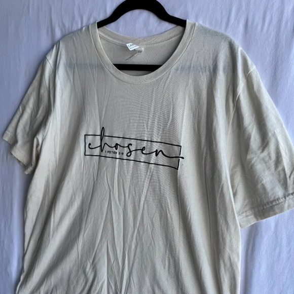 Beige Graphic Tee 'Chosen' Design, I Peter 2:9, Soft Cotton, Size 2XL - Picture 2 of 5